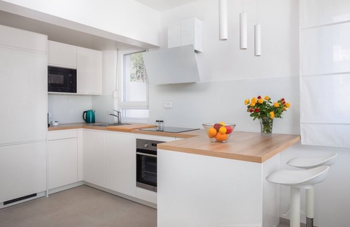 Brela Villa | Modern Villa Maris - with heated pool & sea view, private parking, quiet area, family.