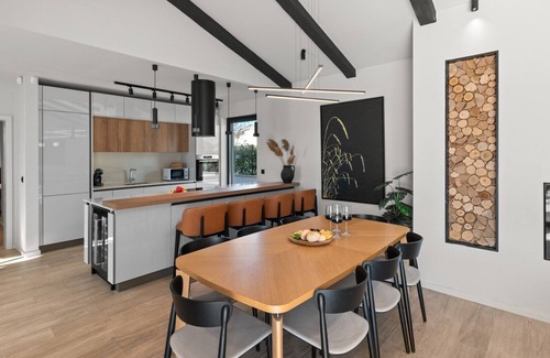 Kadumi Villa | Modern Villa Pedena Kadumi with swimming pool, jacuzzi and sauna