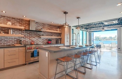 Mission Beach House | Modern WaterFront House * 2 Levels * 4 Parking * AC