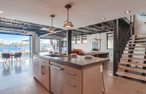 Mission Beach House | Modern WaterFront House * 2 Levels * 4 Parking * AC