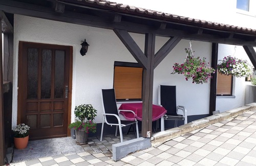 Nurn Apartment | Moderne 40qm Ferienwohnung mit Terrasse und Gartenlaube, kostenfreies WLAN