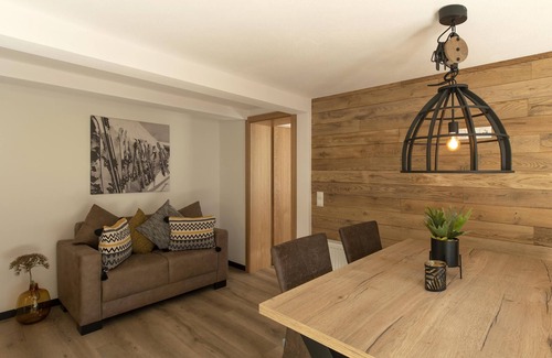 Tschagguns Apartment | Moderne Ferienwohnung für 2 bis 4 Personen mit Großem Sonnenbalkon