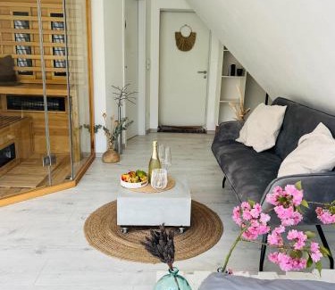 Rudinghausen House | Moderner Altbau mit Infrarotsauna im Grünen