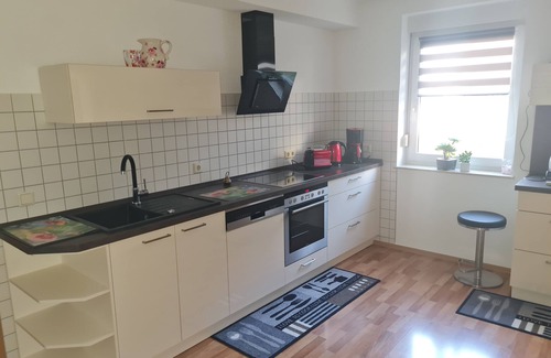 Mucheln Apartment | Modernized apartment, centrally located in historic old town