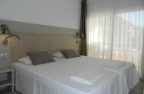 L'Estartit Apartment | Moderno con piscina en L'Estartit by Host&Joy