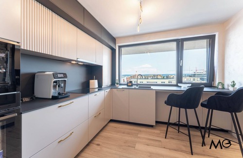 Tractorul Apartment | MoHost Valcom - Luxury Skyline Penthouse