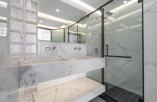 Downtown Shanghai Apartment | Molly Homestay - Nanjing East Road the Bund 3-Bedroom with Elevator Apartment