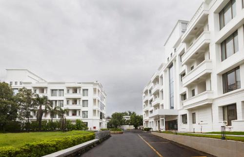 Kopar Khairane Hotel | Monday Hotels Mahape