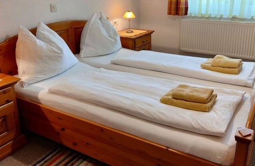 Sankt Georgen im Attergau Bed & Breakfast | Mondsee - Frühstückspension Holzapfel