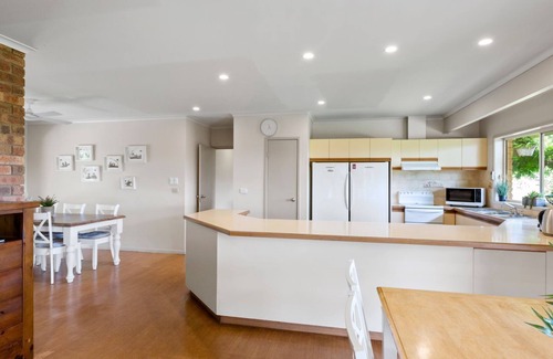 Mansfield House | Monkey Gully Retreat - Pool - Mansfield - Sleeps 9