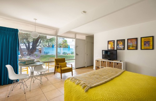 Desert Park Estates Hotel | Monkey Tree Hotel 4 by AvantStay | Stylish Hotel in Palm Springs w/Pool!