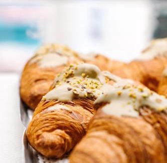 Sasso Moro Apartment | Monolago pool & view