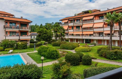 Sasso Moro Apartment | Monolago pool & view