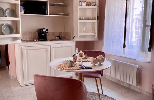 Centro Storico House | Monolocale Deluxe con Uscita sul Borgo Storico di Massafra e Vista Castello