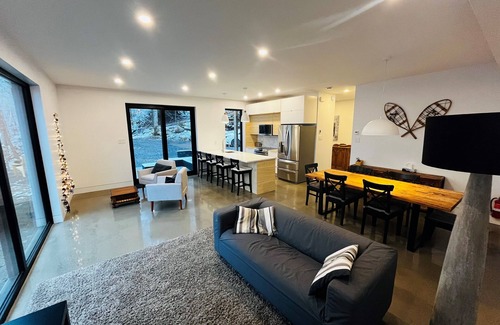 Bromont Apartment | Mont-Aki's Loft, at the top of the Mountain!