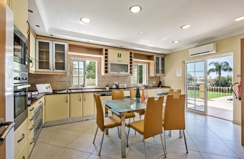 Pata de Cima House | Monte Sol V6 by Interhome