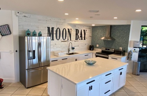 Largo Sound Village Condo | Moon Bay Condo with ammenities for everyone!