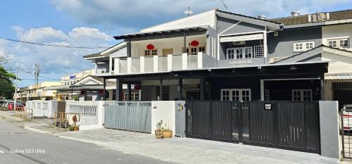Taman Mirindi House | Moon Moon Ipoh 14 PAX and Baby COT