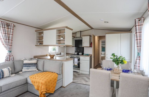 Chwilog Cottage | MOONDUNES - PWLLHELI, pet friendly, with a garden in Chwilog