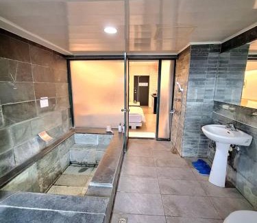 Jiaoxi Apartment | Moonlight 大陽台溫泉宿