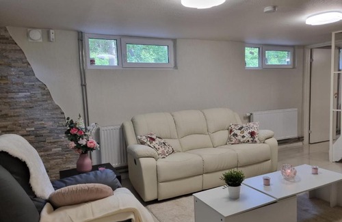 Broby Apartment | Moonlight - Trevlig Källarlägenhet