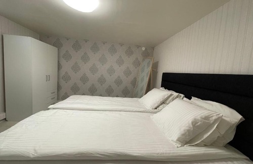 Broby Apartment | Moonlight - Trevlig Källarlägenhet