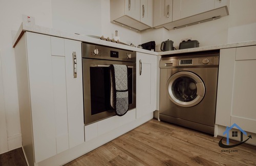 Market Harborough Apartment | Moore House - 3 Bed 3.5 bathroom with enclosed garden drive way x2 vehicles