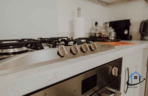 Market Harborough Apartment | Moore House - 3 Bed 3.5 bathroom with enclosed garden drive way x2 vehicles