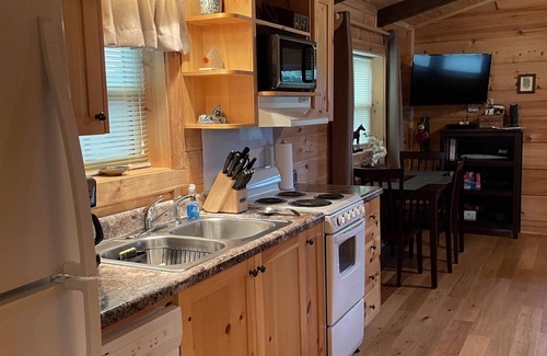 Tryon Cabin | Moore Road Cabin 1 Pet Friendly Horse Lovers delight