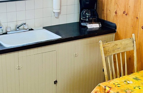 Marysvale Hotel | Moore's Old Pine Inn