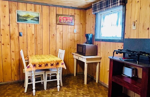 Marysvale Hotel | Moore's Old Pine Inn