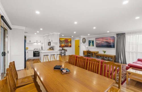 Kilsyth House | Mooroolbark Pet Friendly 4 Bedroom House - large garden, free parking