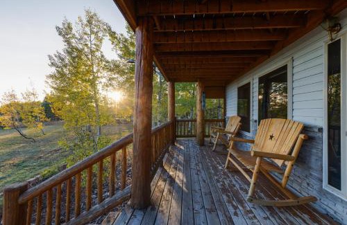 Island Park House | Moose Drool by KABINO 5 acres Fire Pit Pool Table Ping Pong Foosball WiFi Grill Mtn Trails