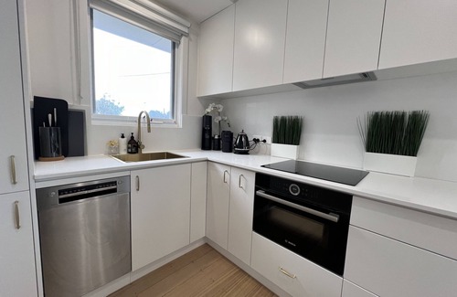 Melbourne House | Mordialloc Fully Renovated Beachfront Oasis: Right across from the beach!