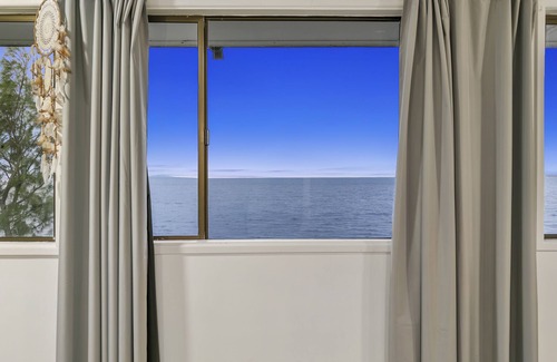 Beachmere Apartment | Moreton Views