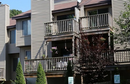 Cheat Lake House | Morgantown Charming 2BR Townhome with Mountain View