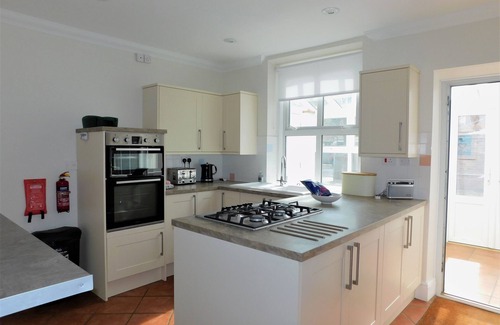 Sheringham Cottage | Morris House - a house that sleeps 11 guests in 6 bedrooms