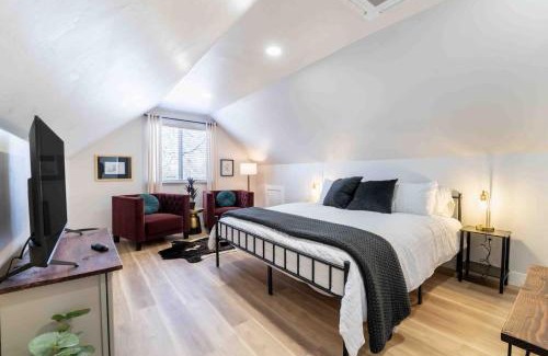 Morrison House | Morrison Getaway - 2BR House BBQ Free Parking