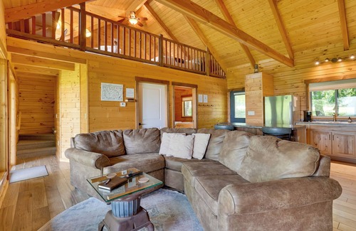 Mindoro Cabin | 'Moss Hill' Haven Near Trails in Mindoro