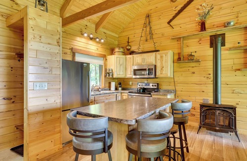 Mindoro Cabin | 'Moss Hill' Haven Near Trails in Mindoro