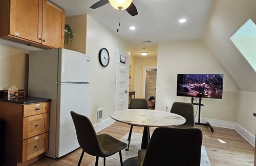 Mid-Cambridge Apartment | Most loved by repeat guests, ready for your remote & long-term stay!