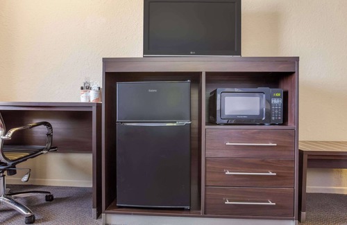 Concordia Hotel | Motel 6 Concordia, MO