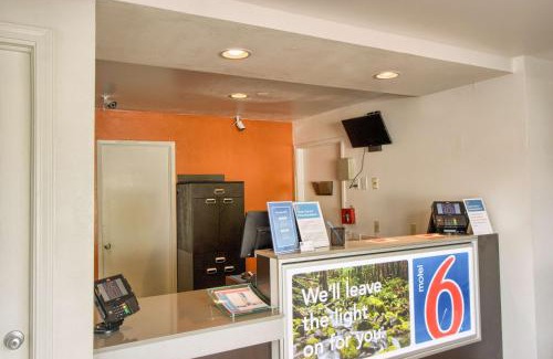Holly Hotel | Motel 6-Everett, WA - North