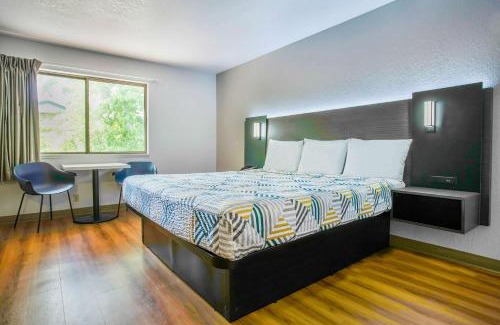 City Central Hotel | Motel 6-Gresham, OR - Portland