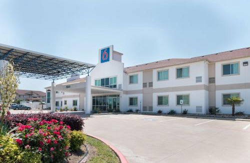 Hillsboro Hotel | Motel 6-Hillsboro, TX