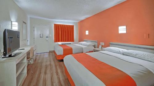 Maple Shade Hotel | Motel 6-Maple Shade Township, NJ - Philadelphia - Mt Laurel
