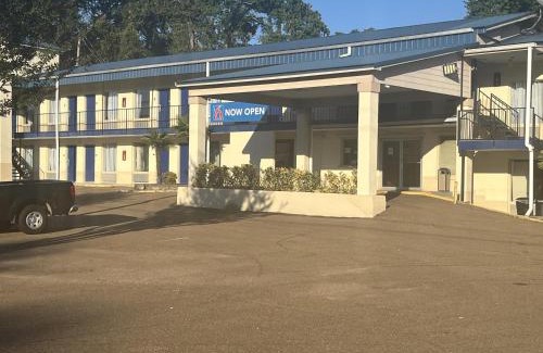 McComb Hotel | Motel 6 - McComb, MS