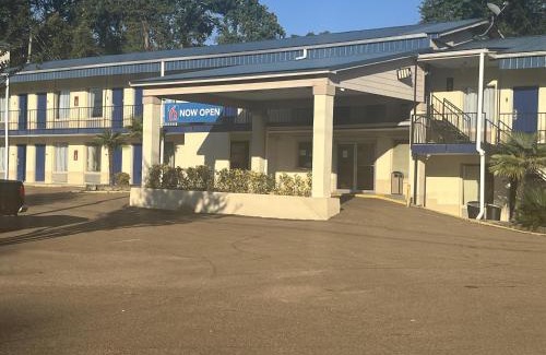McComb Hotel | Motel 6 - McComb, MS