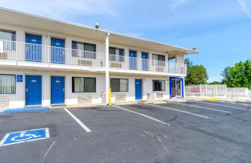 Redding Hotel | Motel 6-Redding, CA - Central