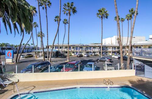 Harborview Hotel | Motel 6 San Diego, CA Airport Harbor